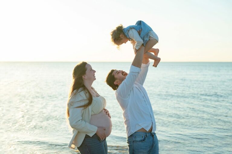 Famille à la mer La Rochelle
