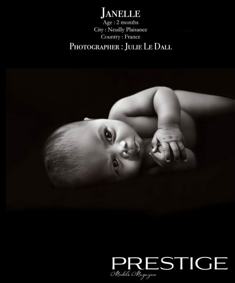BÃ©bÃ© de 2 mois en noir et blanc
