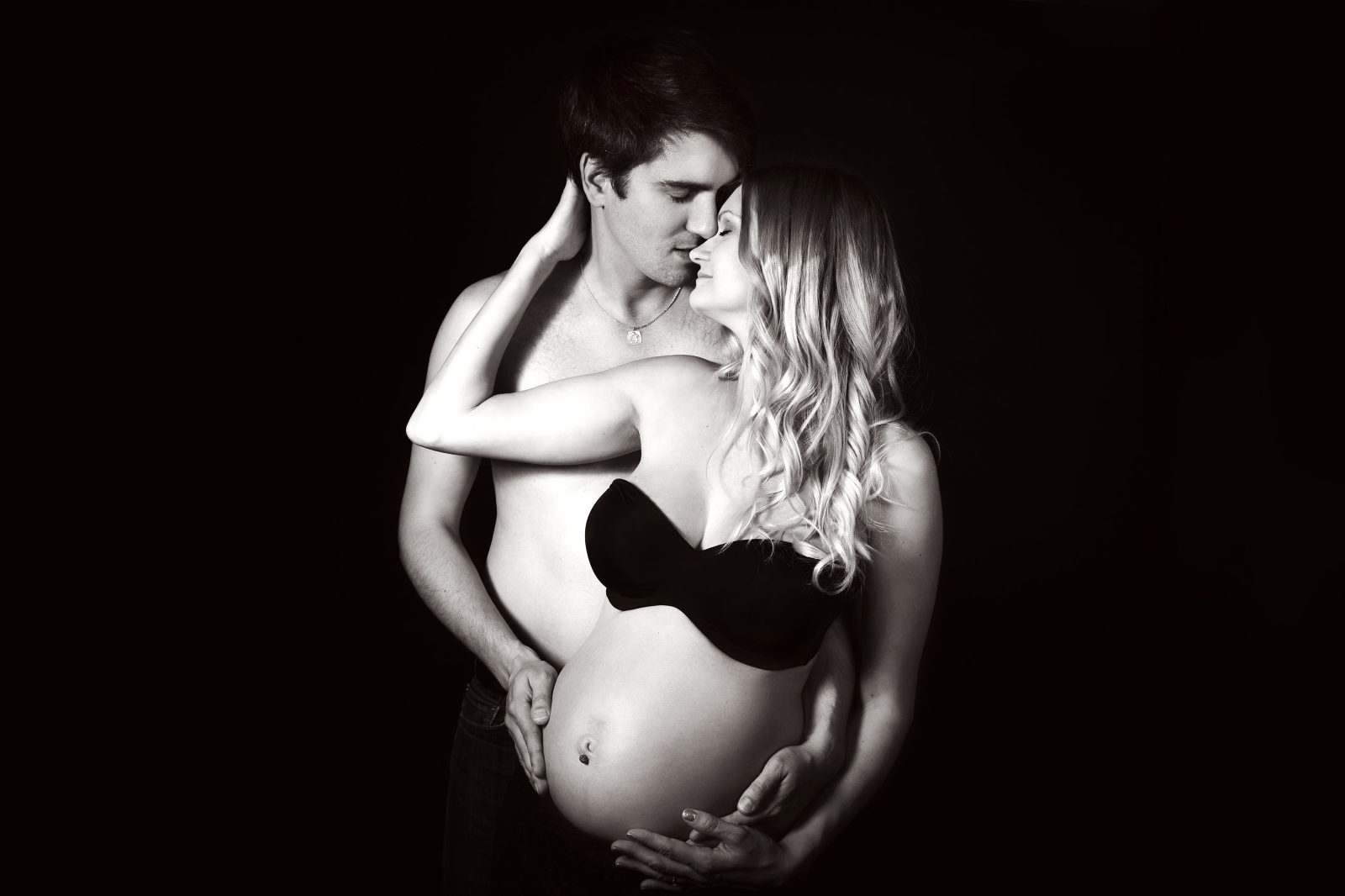 Couple femme enceinte noir et blanc