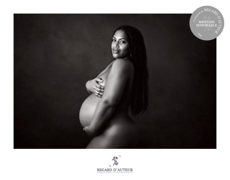 Femme enceinte nue